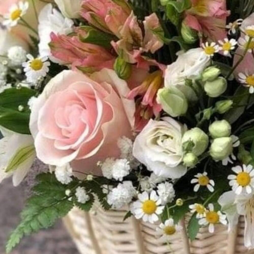 Корзина с розами 