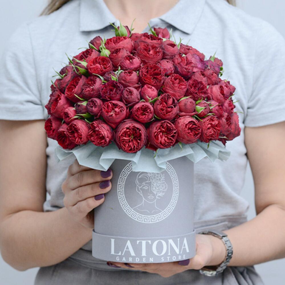 Коробка ‹VICTORIA› с кустовыми пионовидными розами - Latona Flowers