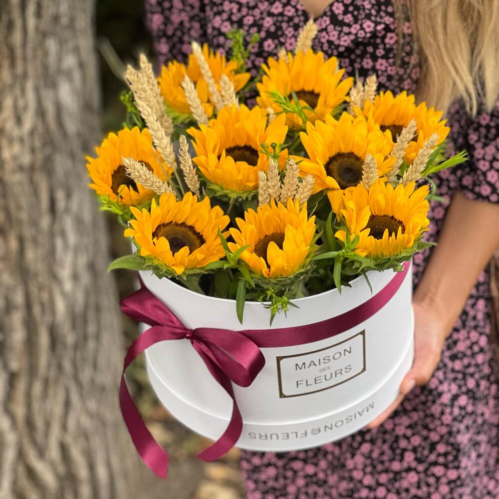 9 подсолнухов в коробке