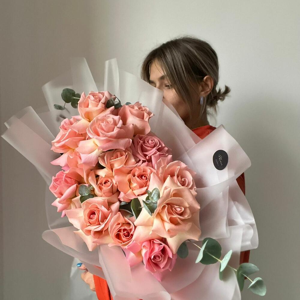 25 вывернутых роз