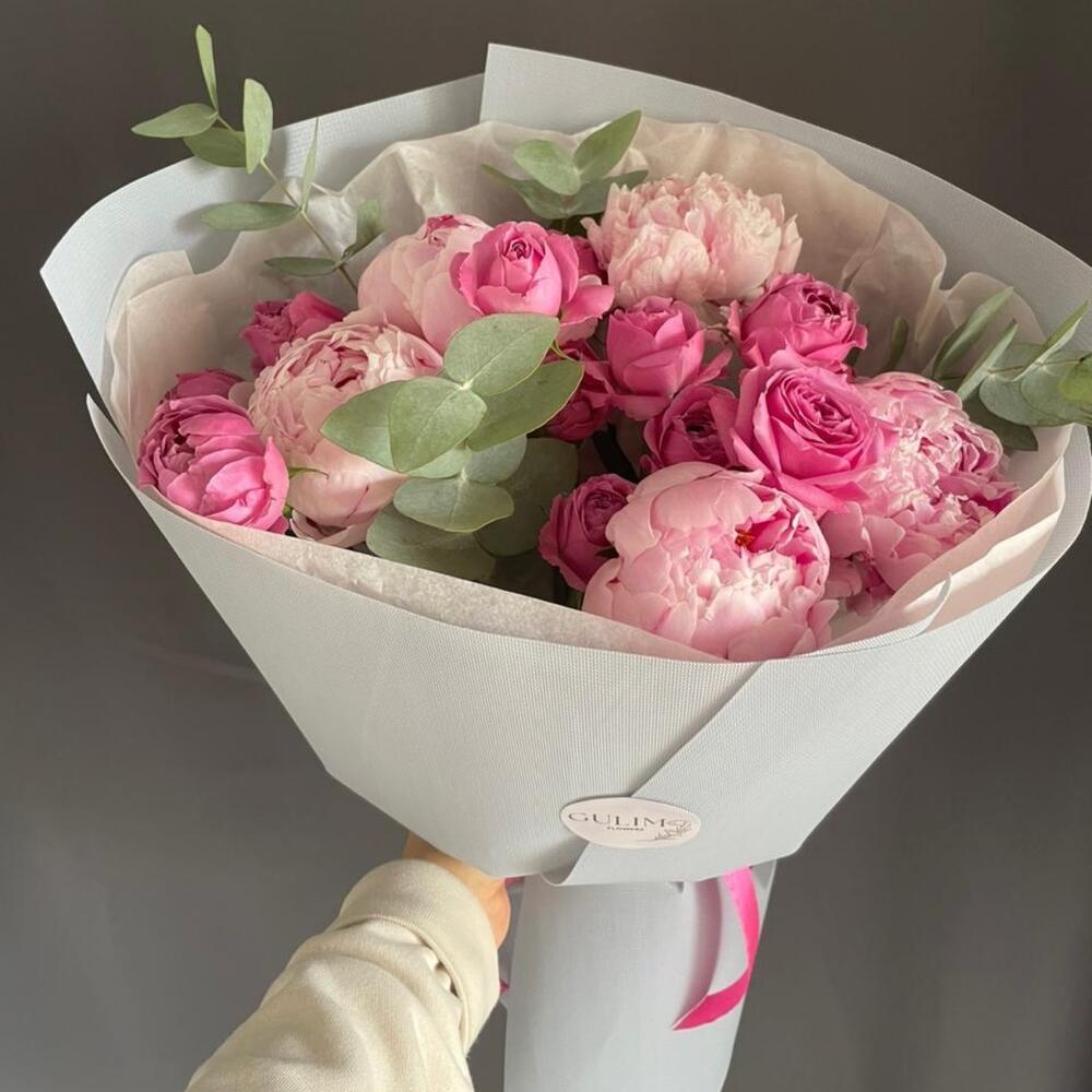 Букет из пион и пионовидных роз